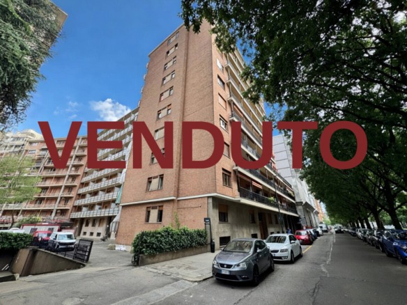 STABILE SIGNORILE, AMPIO TRILOCALE AL PIANO ALTO