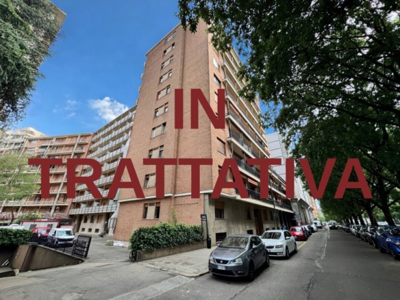 STABILE SIGNORILE, AMPIO TRILOCALE AL PIANO ALTO