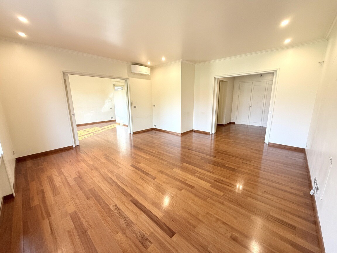 SPLENDIDO APPARTAMENTO DI MQ. 221 IN STABILE SIGNORILE