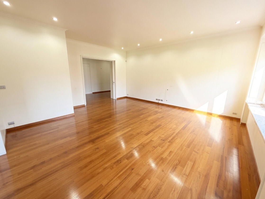 SPLENDIDO APPARTAMENTO DI MQ. 221 IN STABILE SIGNORILE