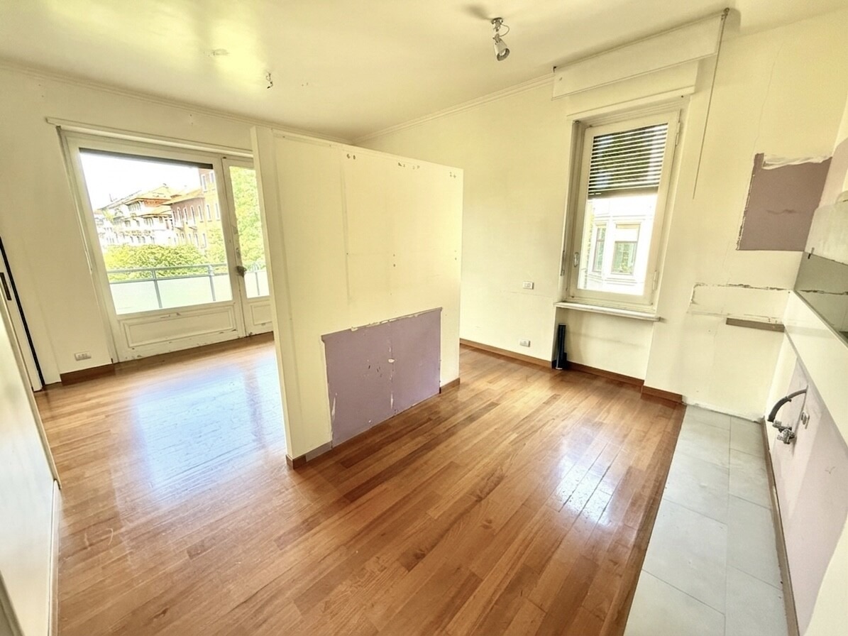 SPLENDIDO APPARTAMENTO DI MQ. 221 IN STABILE SIGNORILE