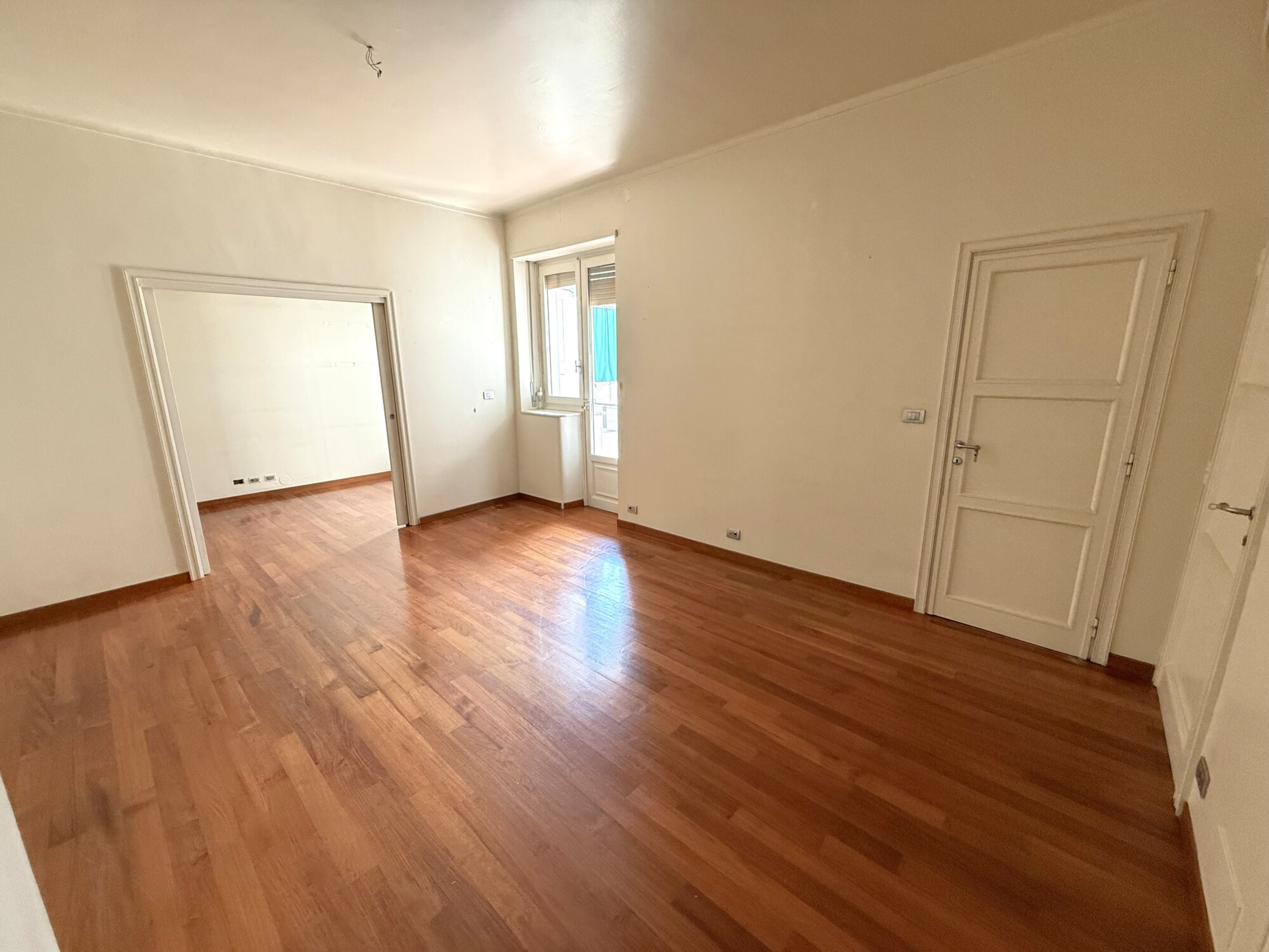 SPLENDIDO APPARTAMENTO DI MQ. 221 IN STABILE SIGNORILE