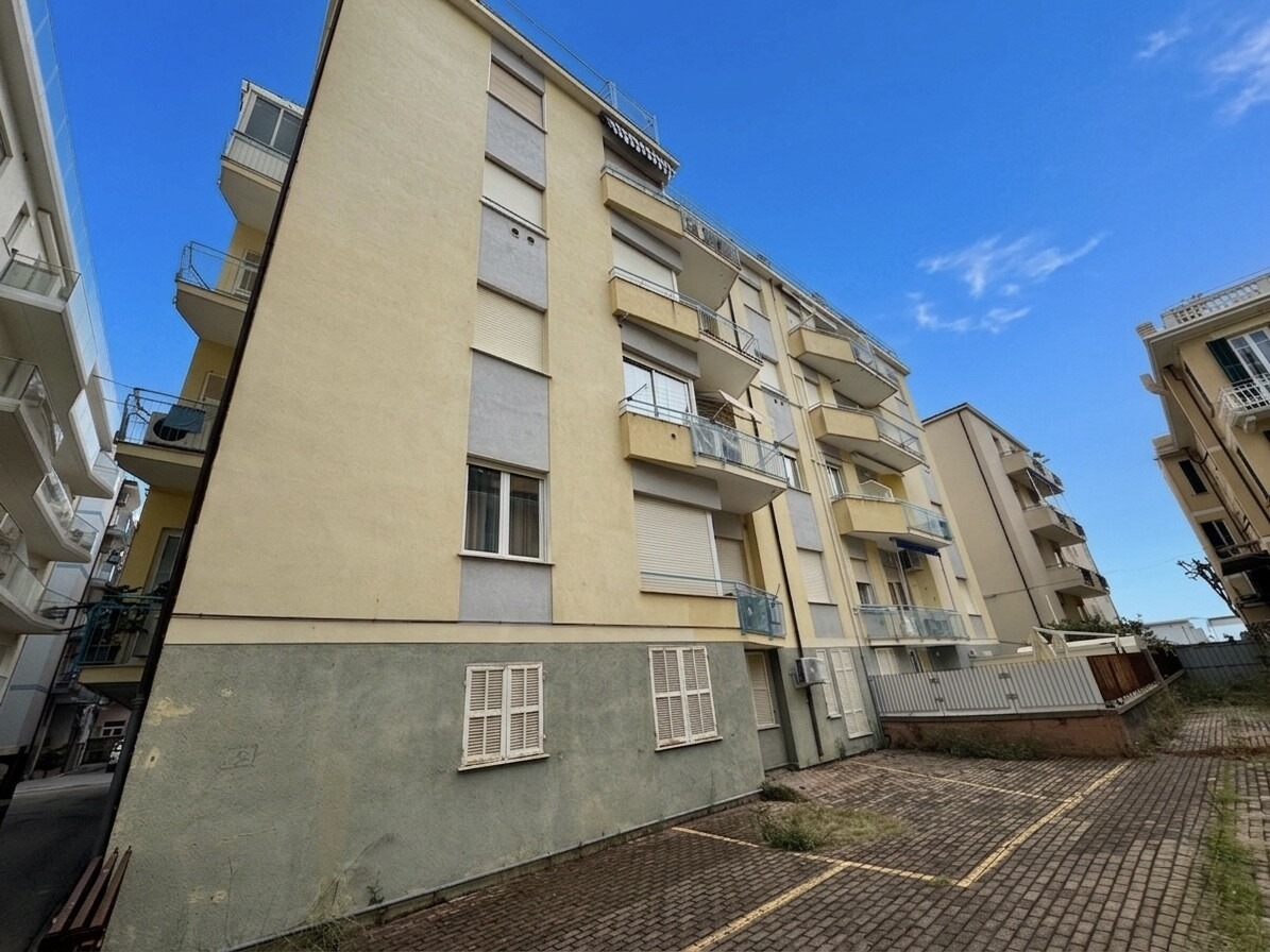 BORGO BARUSSO – BILOCALE CON POSTO AUTO A 50 METRI DAL MARE