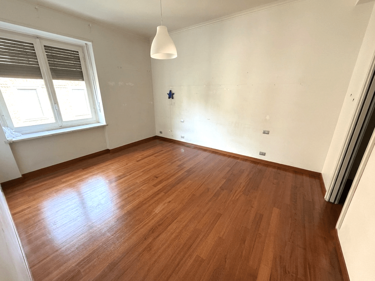 SPLENDIDO APPARTAMENTO DI MQ. 221 IN STABILE SIGNORILE