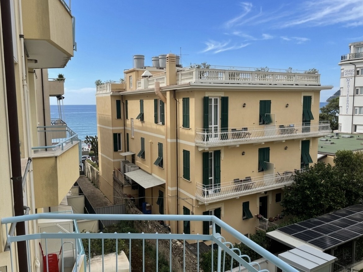 BORGO BARUSSO – BILOCALE CON POSTO AUTO A 50 METRI DAL MARE