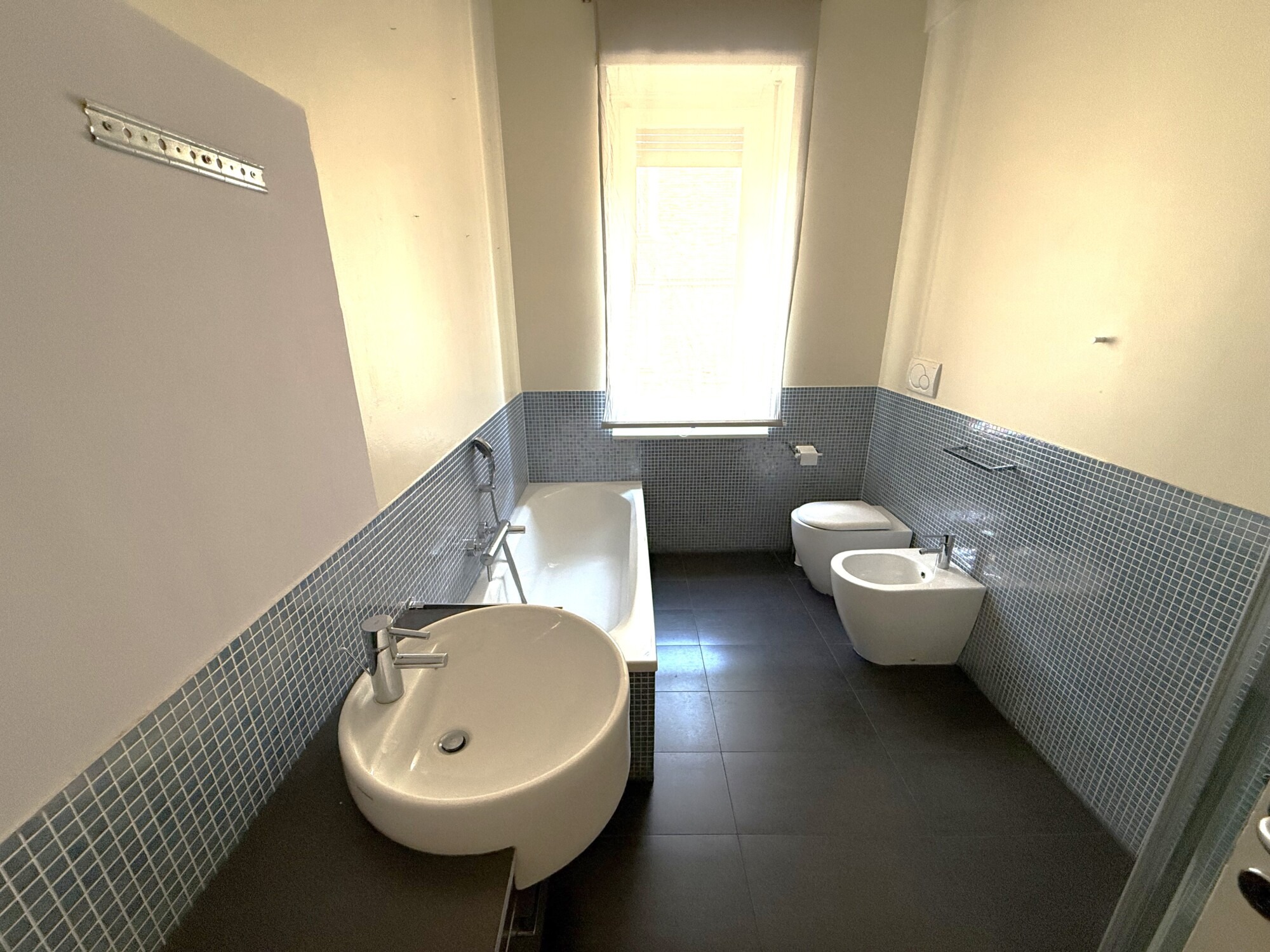 SPLENDIDO APPARTAMENTO DI MQ. 221 IN STABILE SIGNORILE