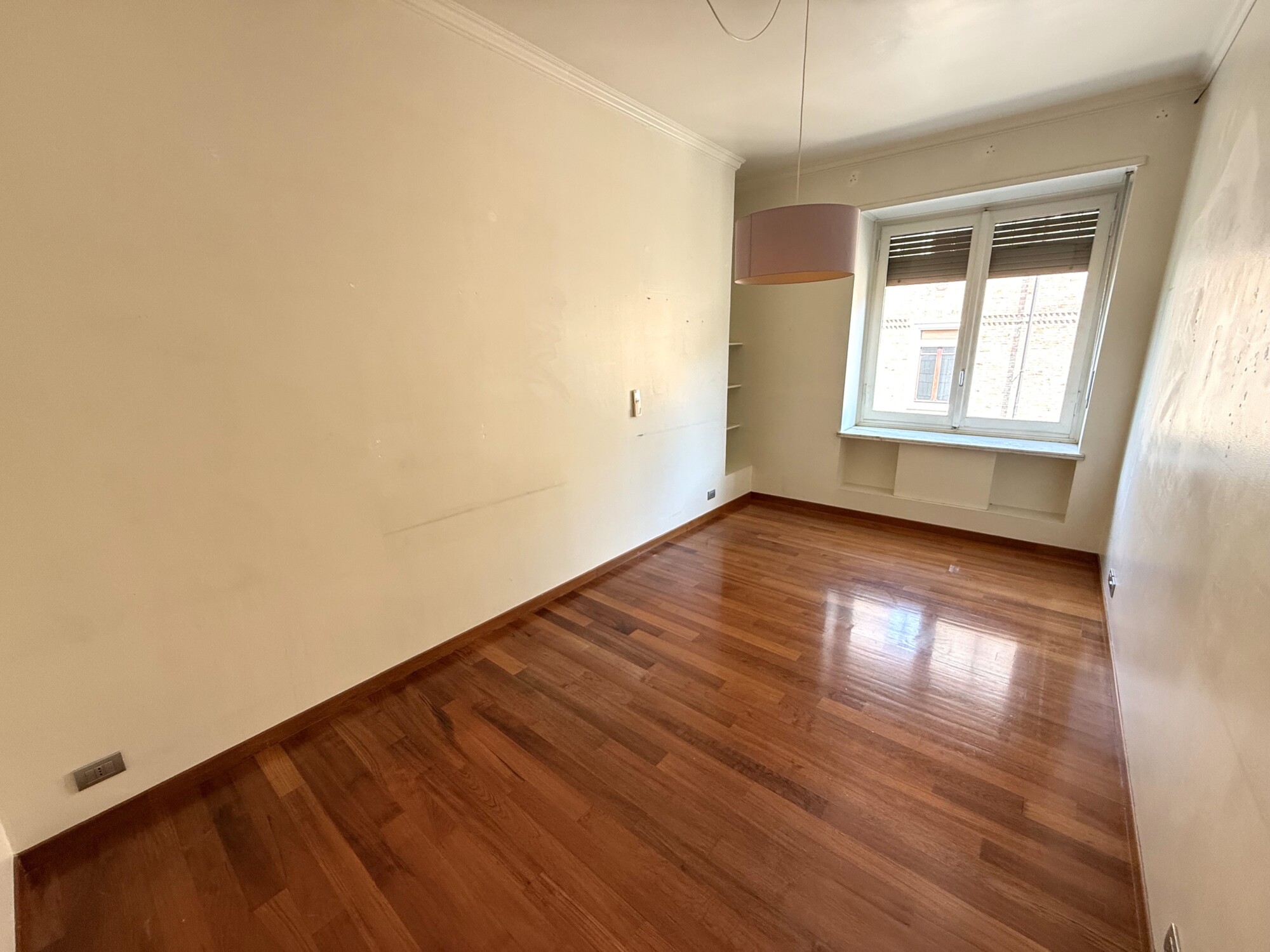 SPLENDIDO APPARTAMENTO DI MQ. 221 IN STABILE SIGNORILE