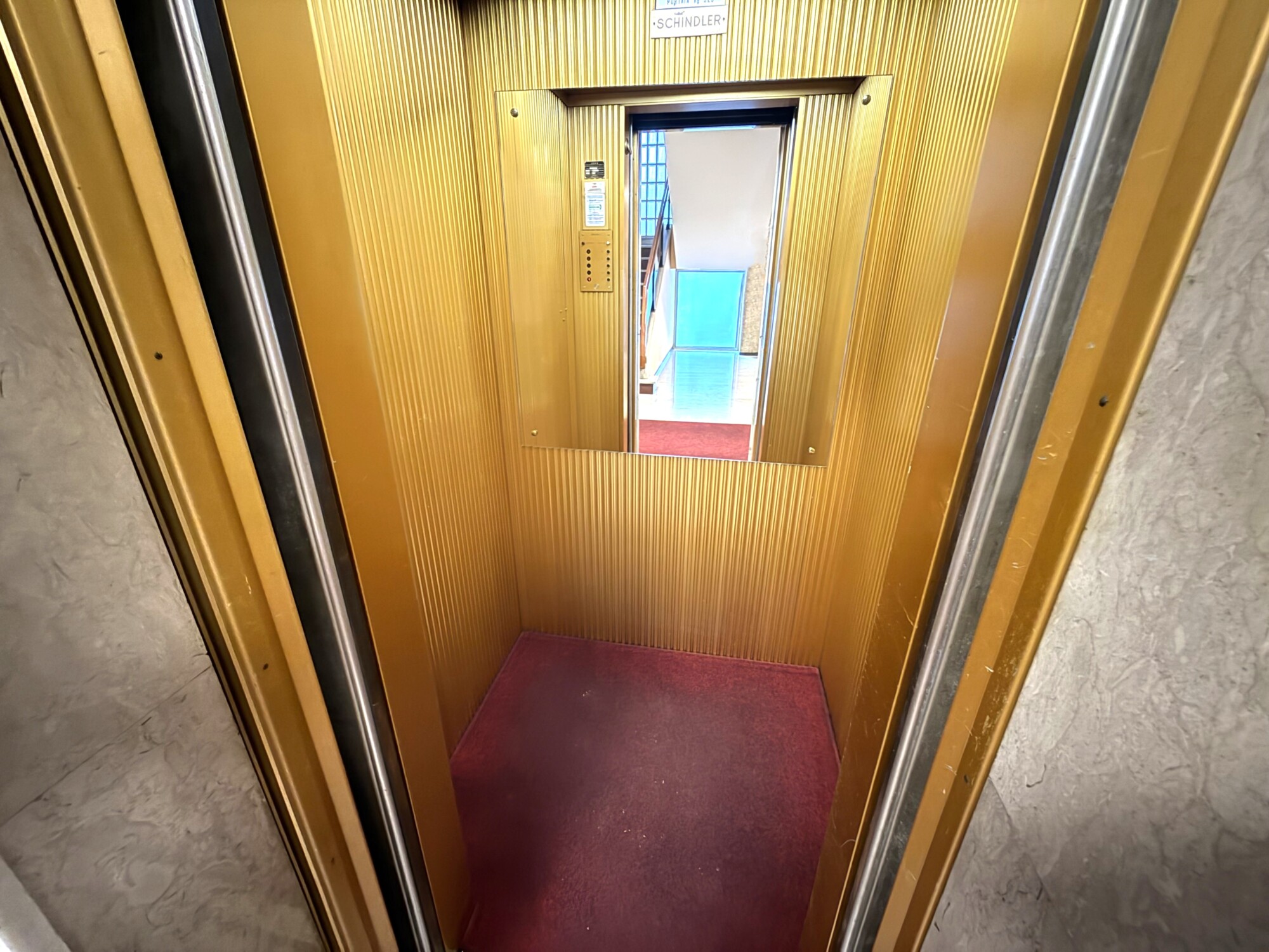 SPLENDIDO APPARTAMENTO DI MQ. 221 IN STABILE SIGNORILE