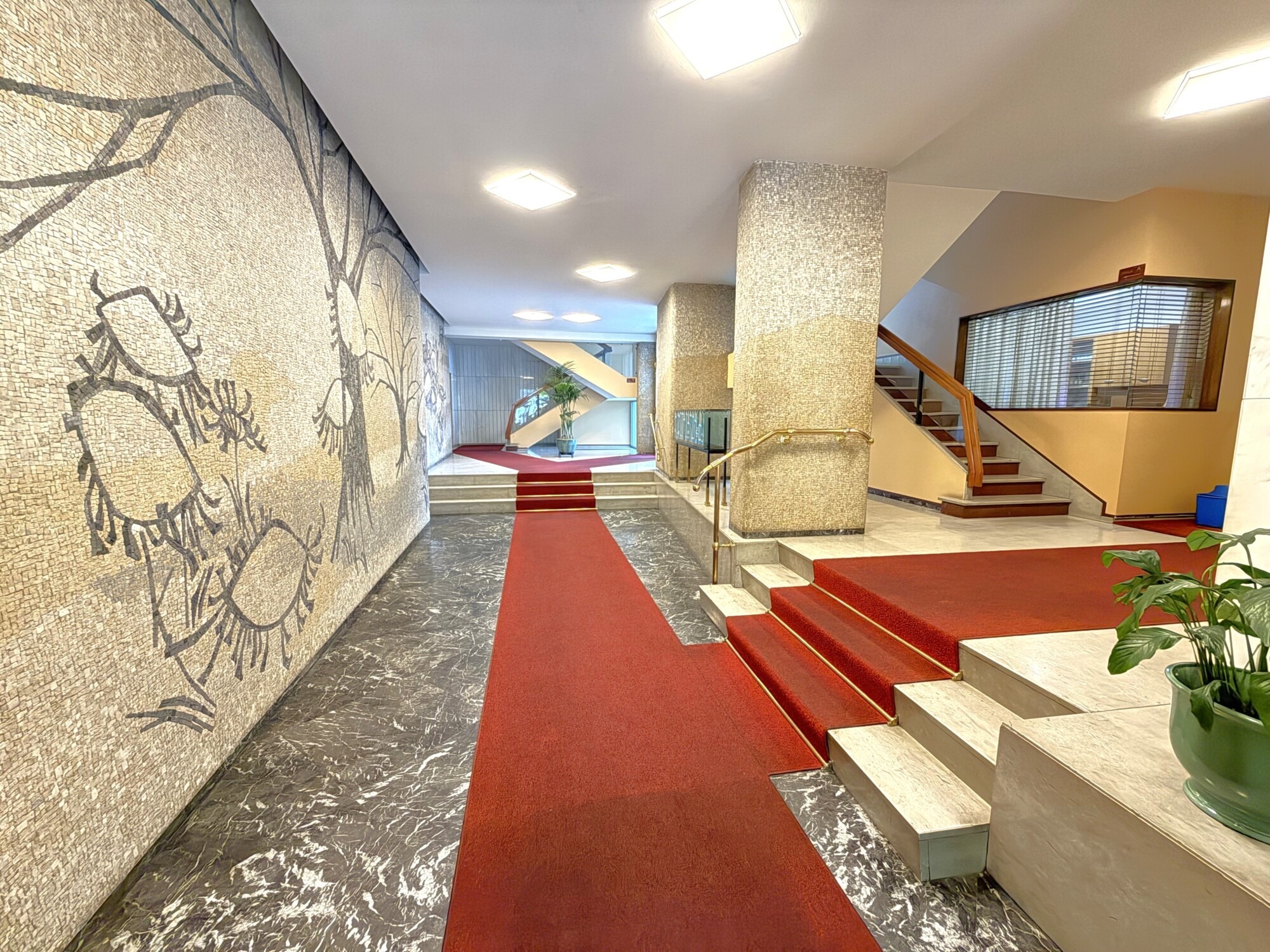 SPLENDIDO APPARTAMENTO DI MQ. 221 IN STABILE SIGNORILE