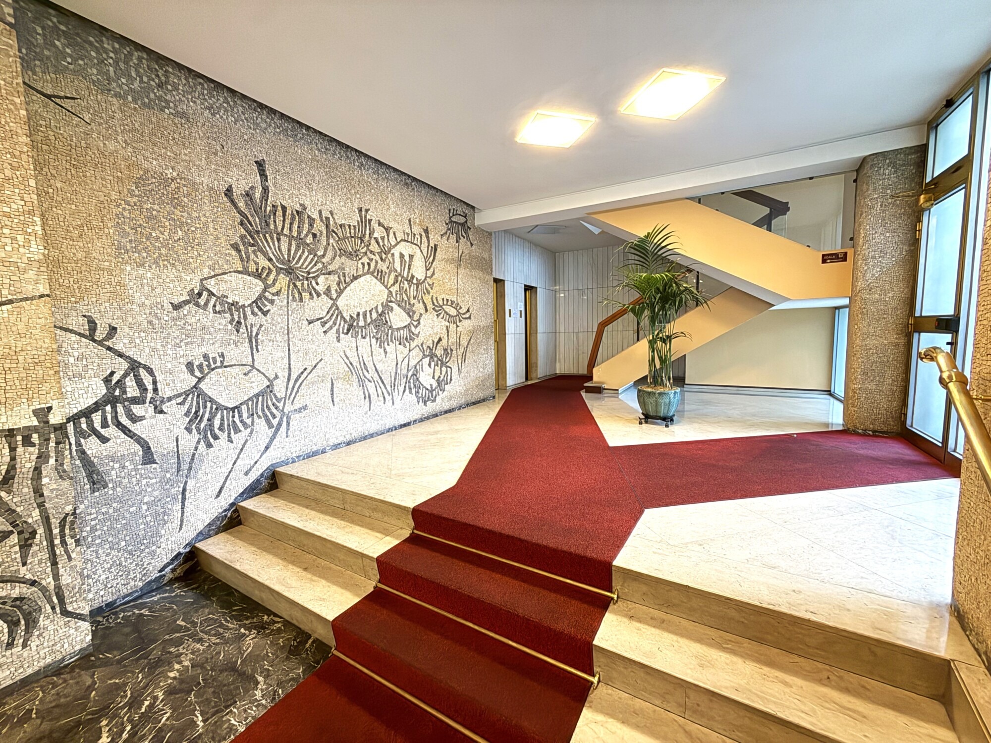 SPLENDIDO APPARTAMENTO DI MQ. 221 IN STABILE SIGNORILE