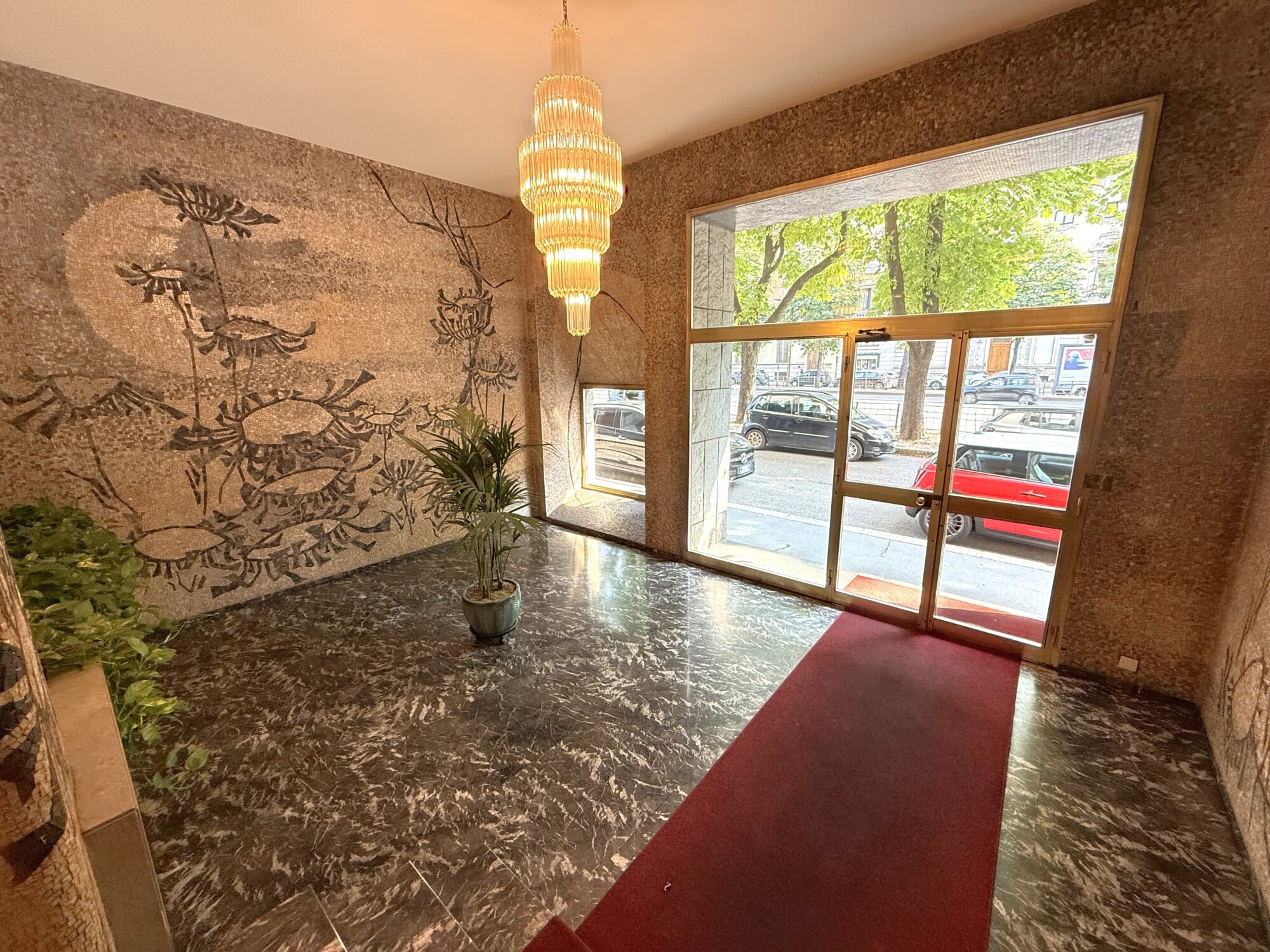 SPLENDIDO APPARTAMENTO DI MQ. 221 IN STABILE SIGNORILE