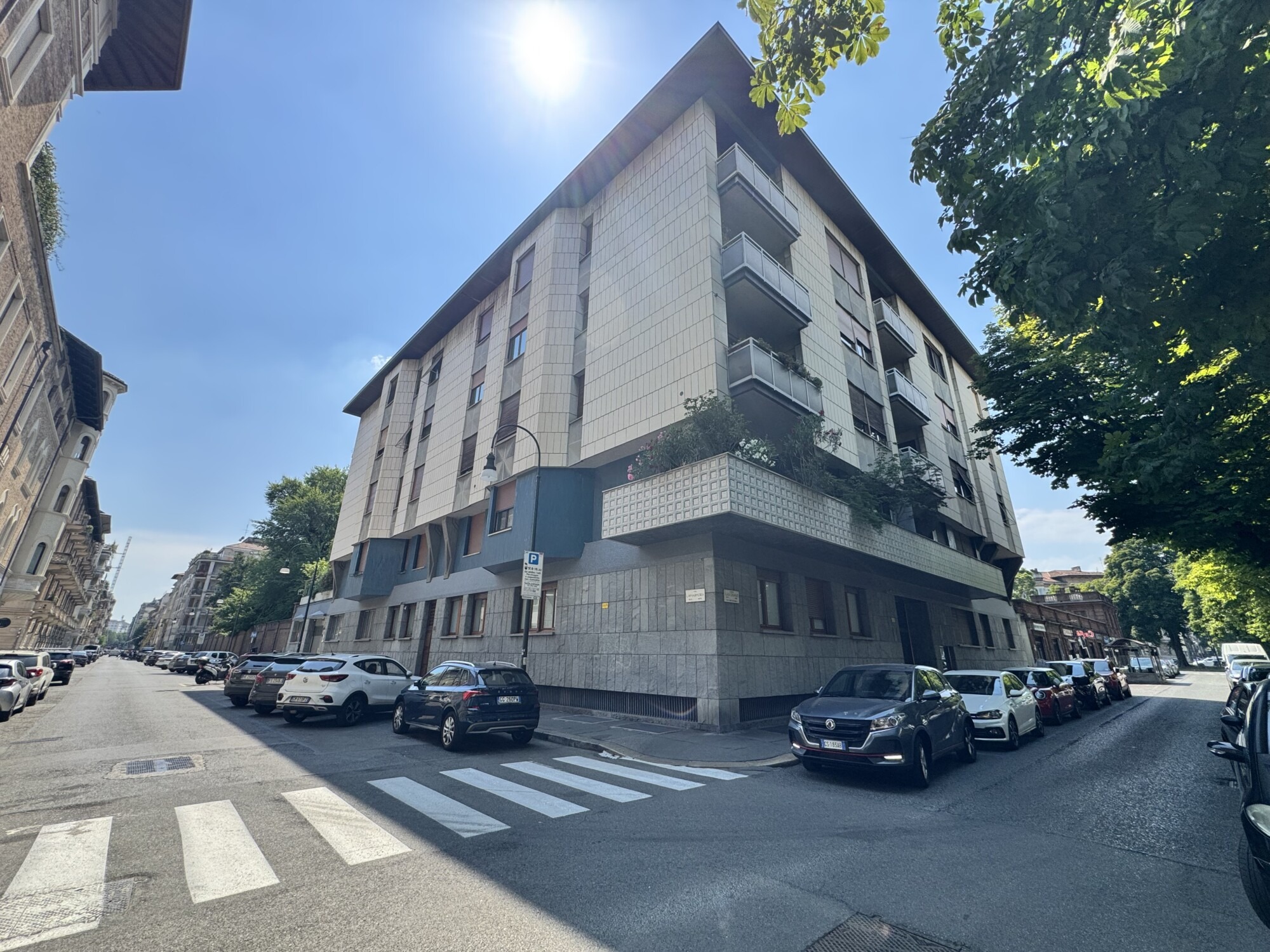 SPLENDIDO APPARTAMENTO DI MQ. 221 IN STABILE SIGNORILE