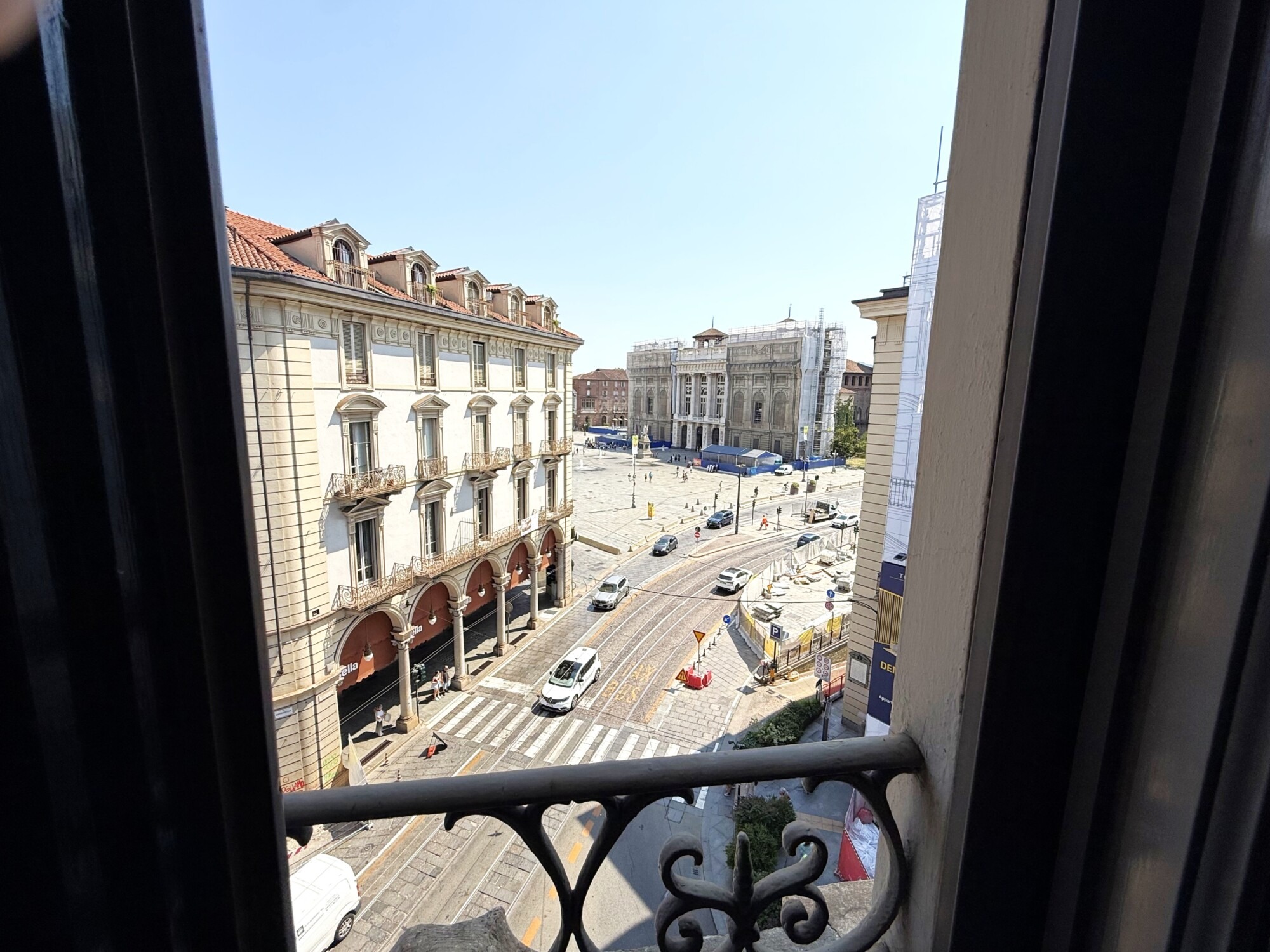 MQ. 225 FINEMENTE RISTRUTTURATI CON POSTO AUTO