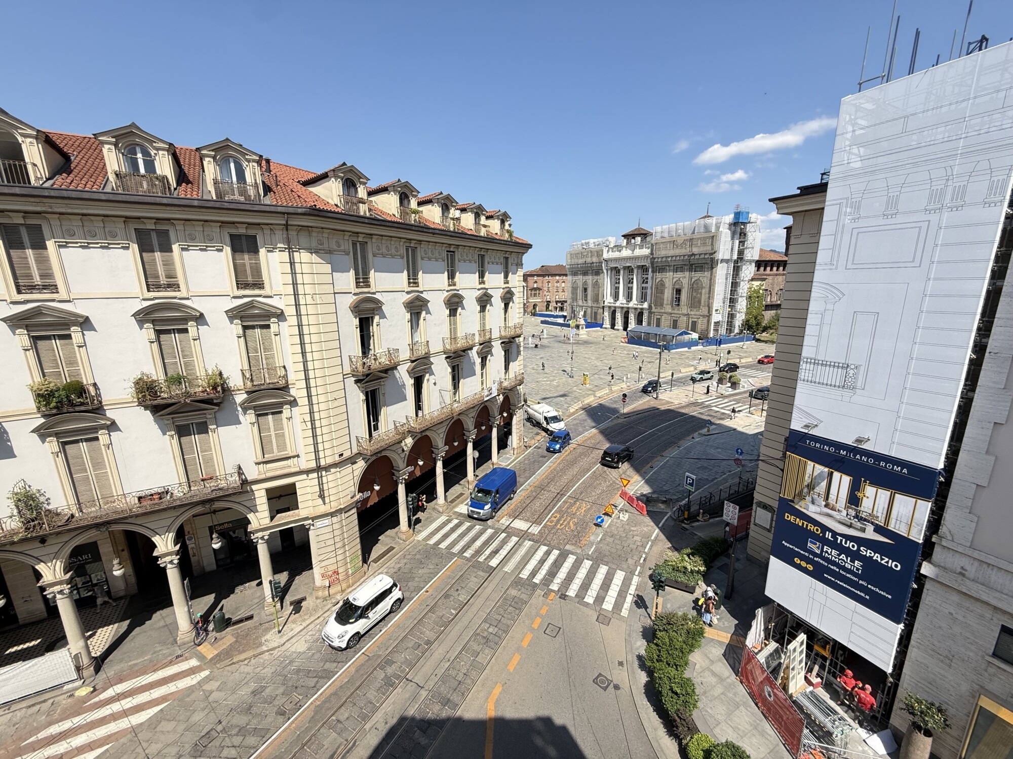 MQ. 225 FINEMENTE RISTRUTTURATI CON POSTO AUTO