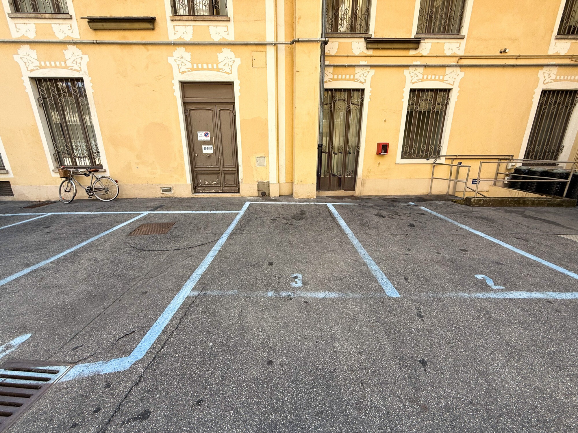 MQ. 225 FINEMENTE RISTRUTTURATI CON POSTO AUTO