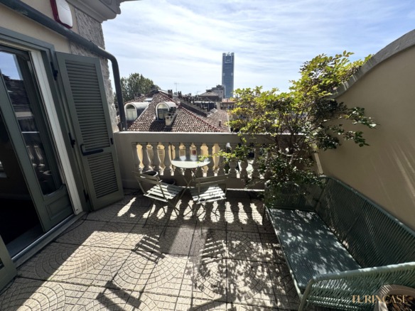 APPARTAMENTO DI PREGIO CON TERRAZZO