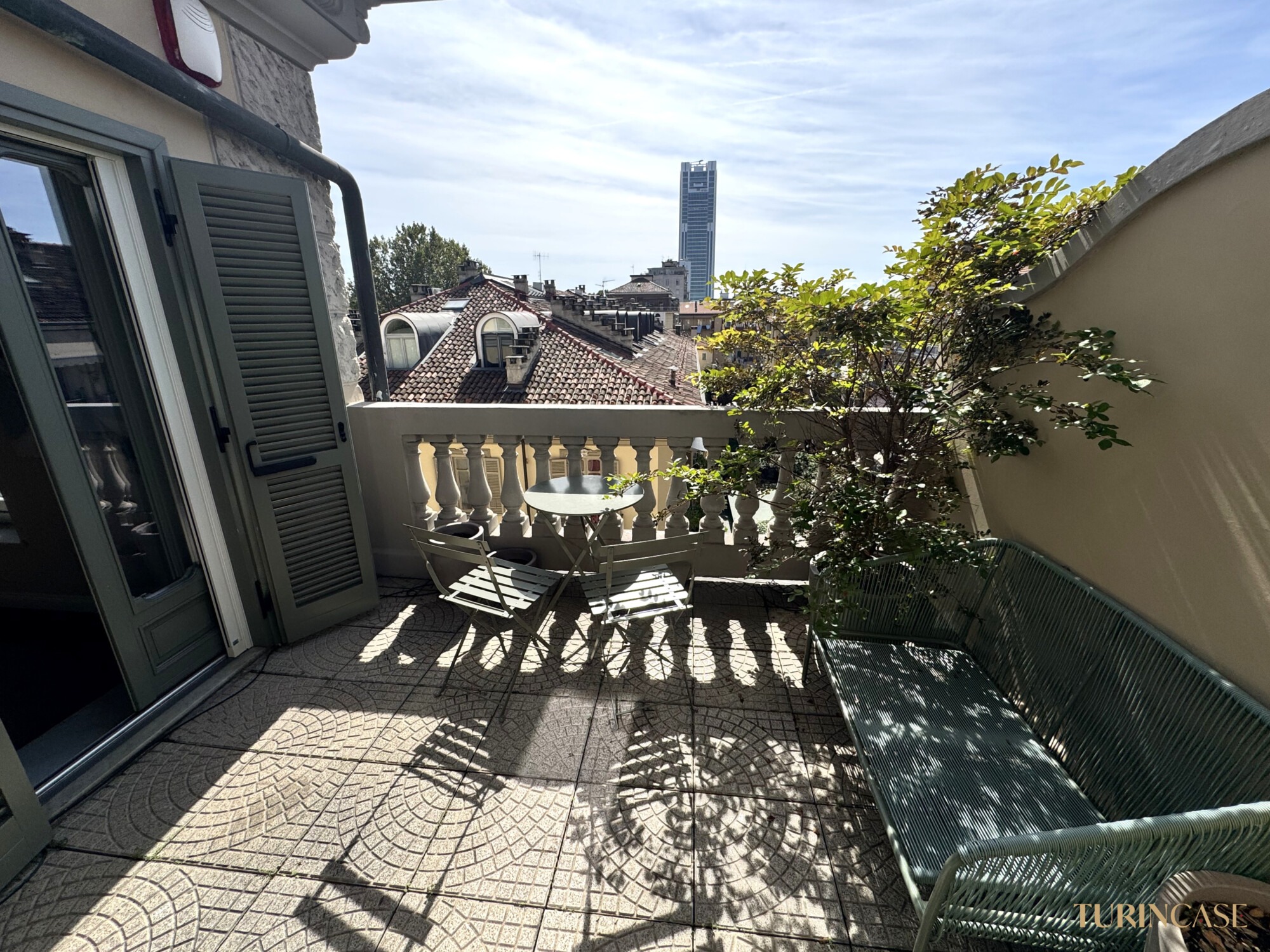 01 APPARTAMENTO DI PREGIO CON TERRAZZO