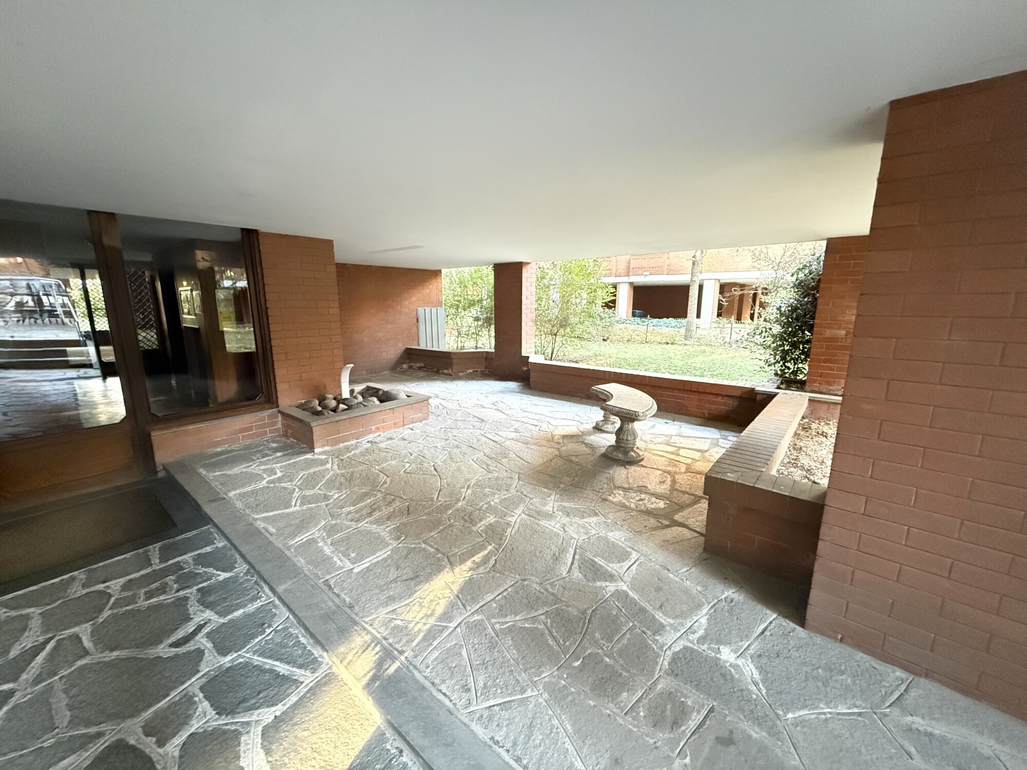 QUADRILOCALE CON BOX AUTO IN PICCOLA PALAZZINA