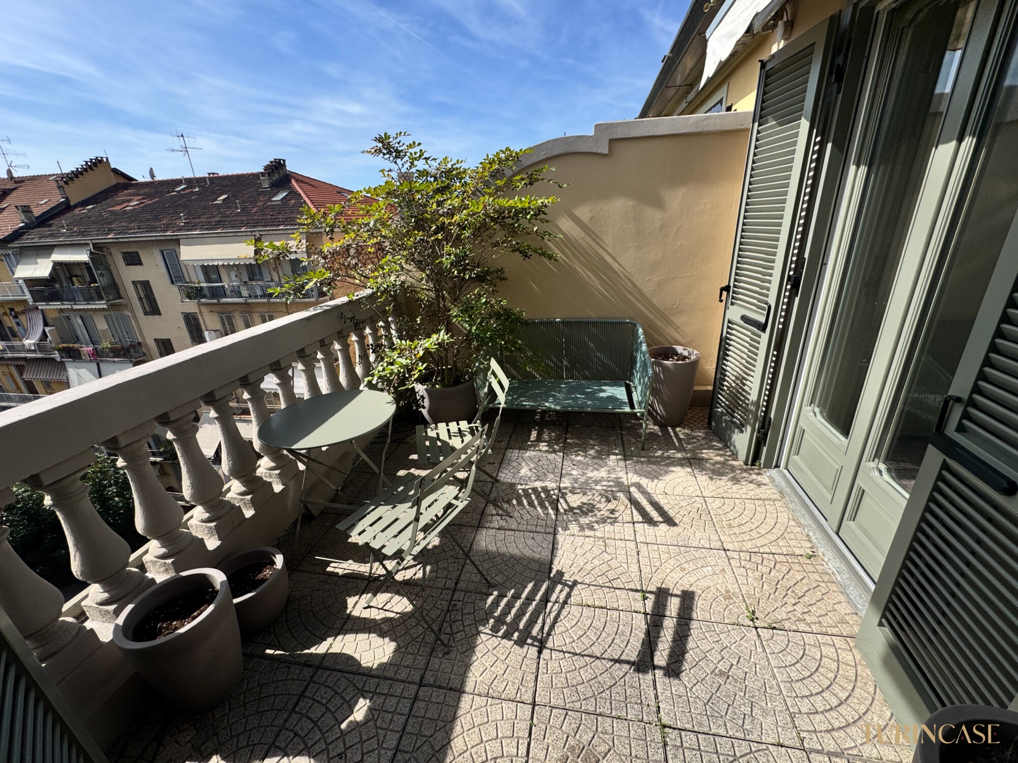 APPARTAMENTO DI PREGIO CON TERRAZZO