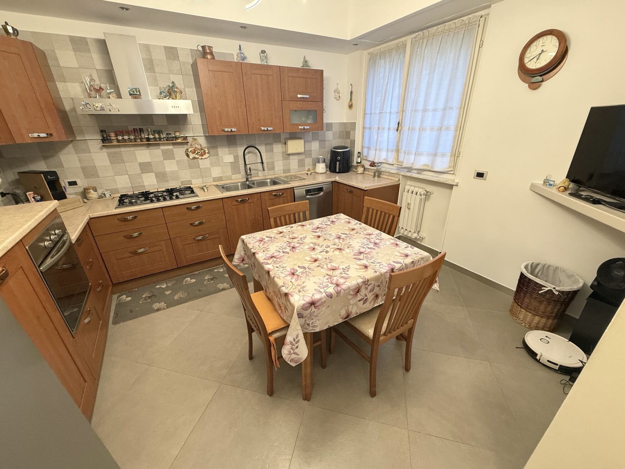 QUADRILOCALE CON BOX AUTO IN PICCOLA PALAZZINA