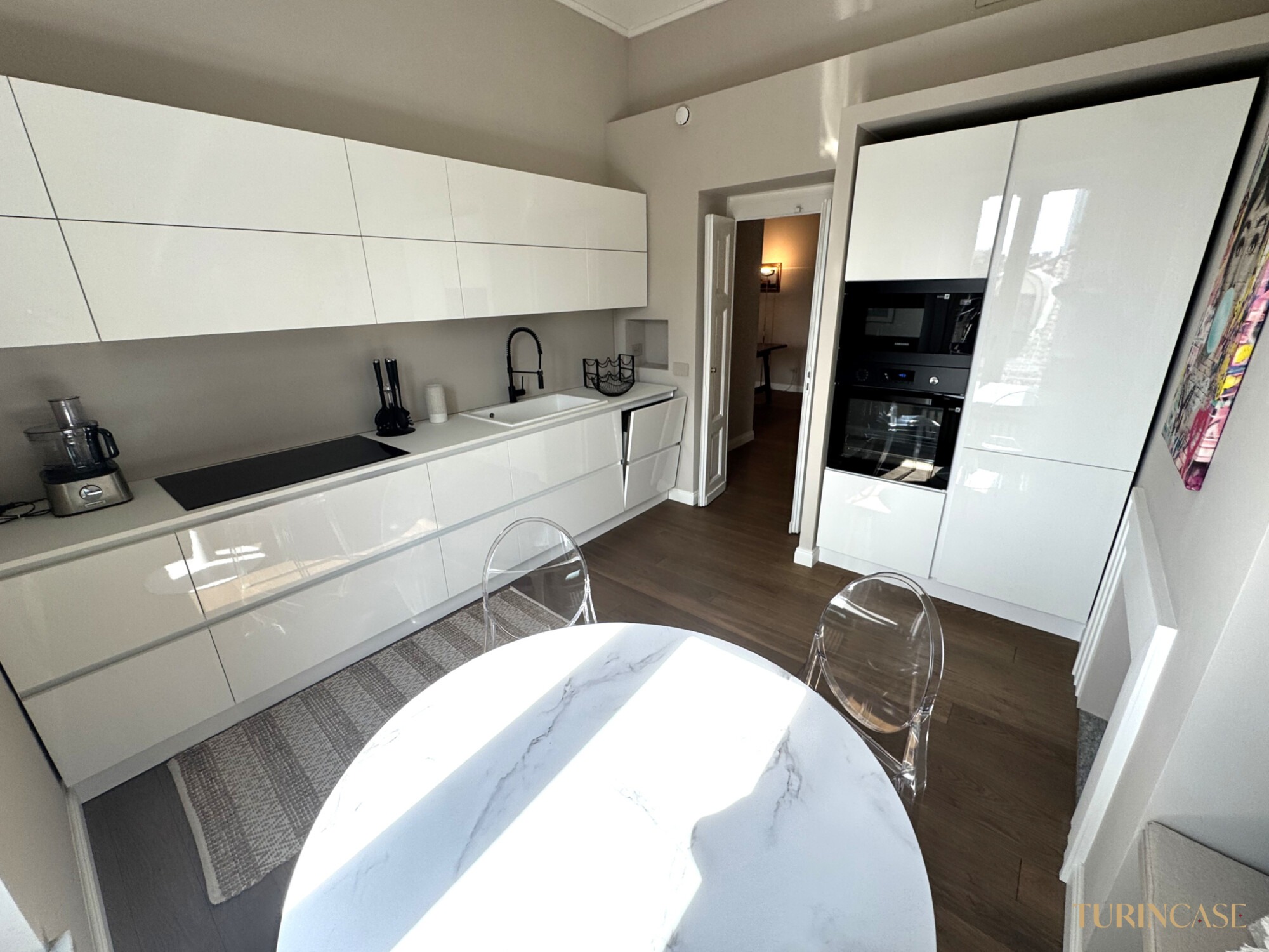 APPARTAMENTO DI PREGIO CON TERRAZZO