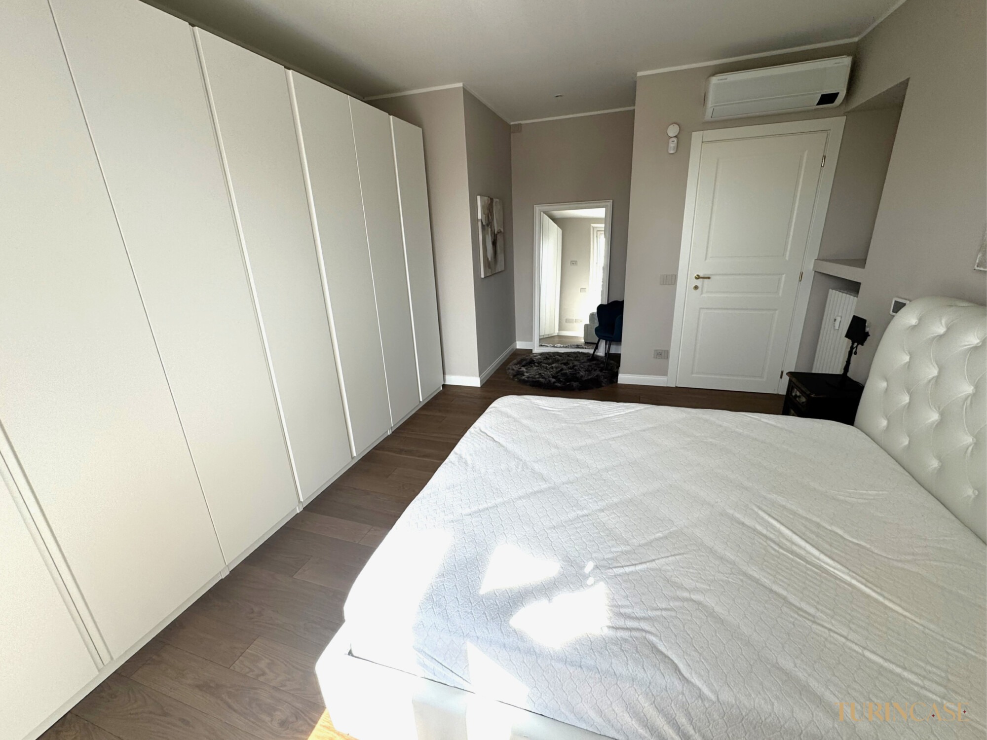 APPARTAMENTO DI PREGIO CON TERRAZZO