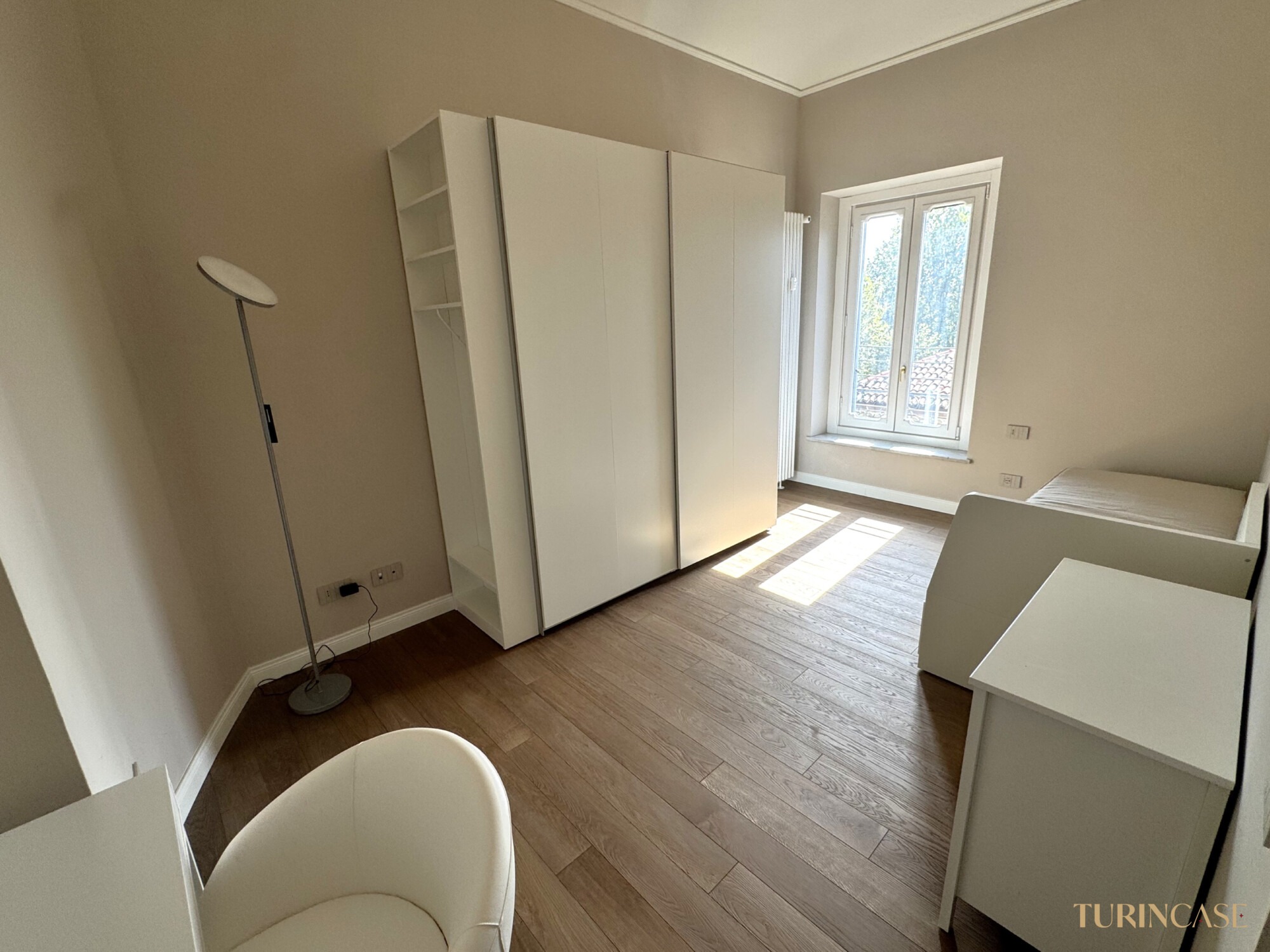 APPARTAMENTO DI PREGIO CON TERRAZZO