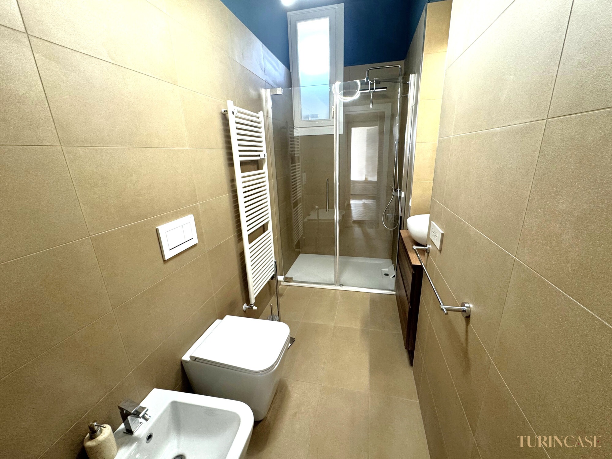APPARTAMENTO DI PREGIO CON TERRAZZO
