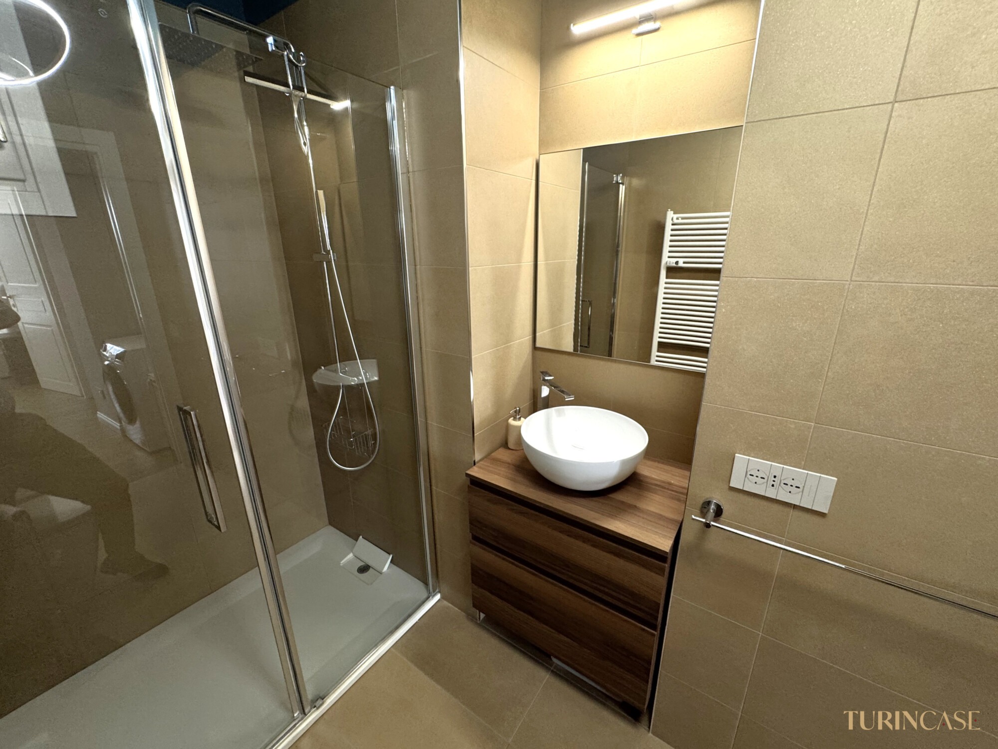 APPARTAMENTO DI PREGIO CON TERRAZZO