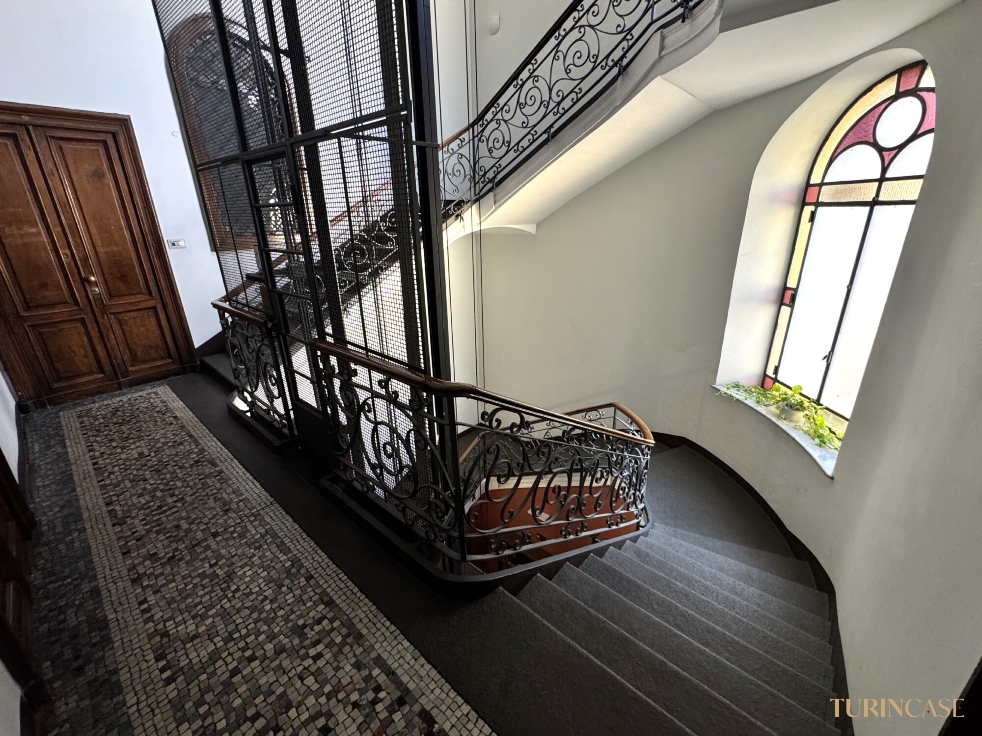 APPARTAMENTO DI PREGIO CON TERRAZZO