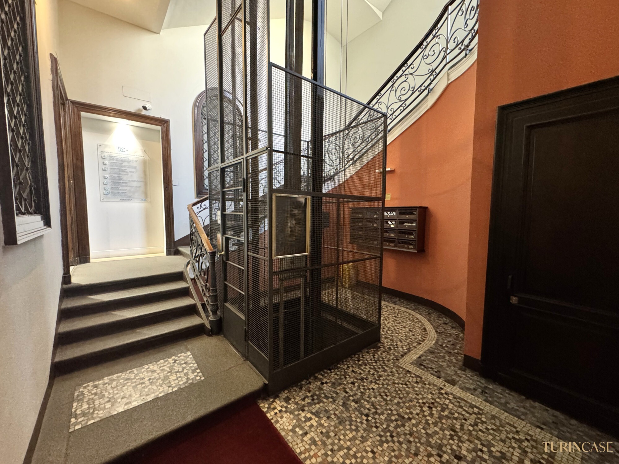 APPARTAMENTO DI PREGIO CON TERRAZZO
