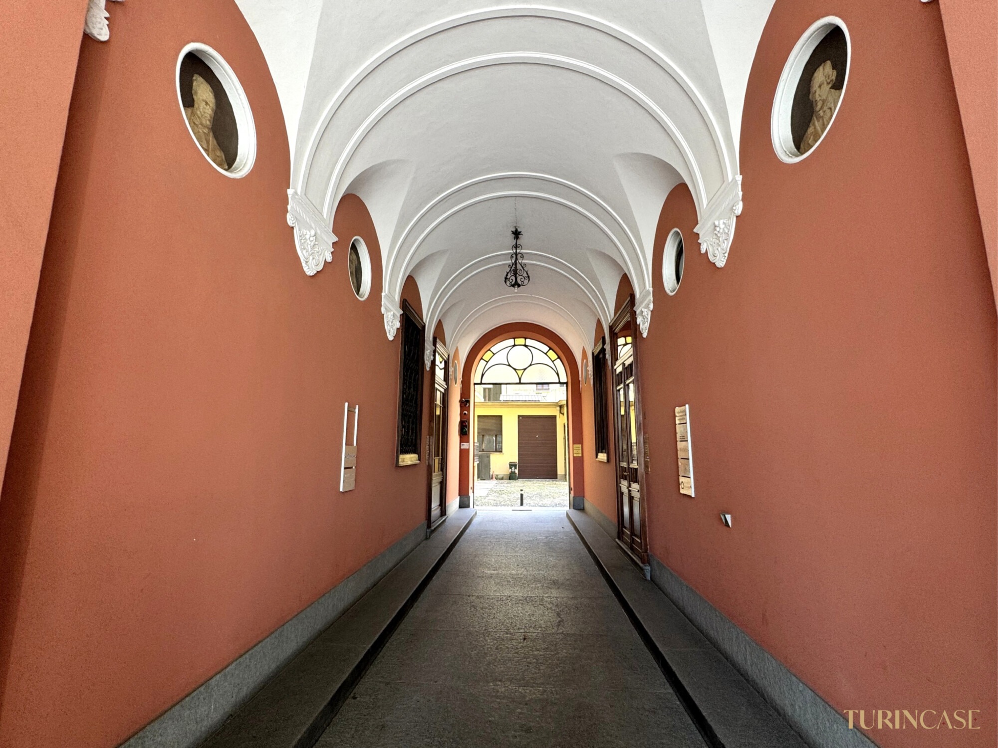 APPARTAMENTO DI PREGIO CON TERRAZZO