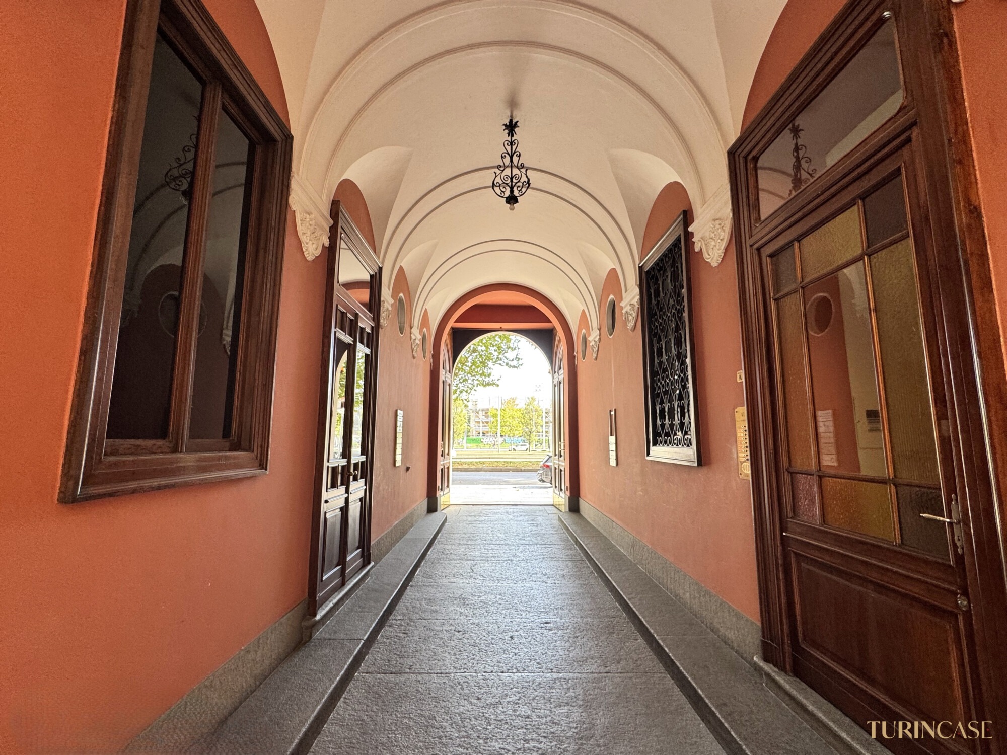APPARTAMENTO DI PREGIO CON TERRAZZO