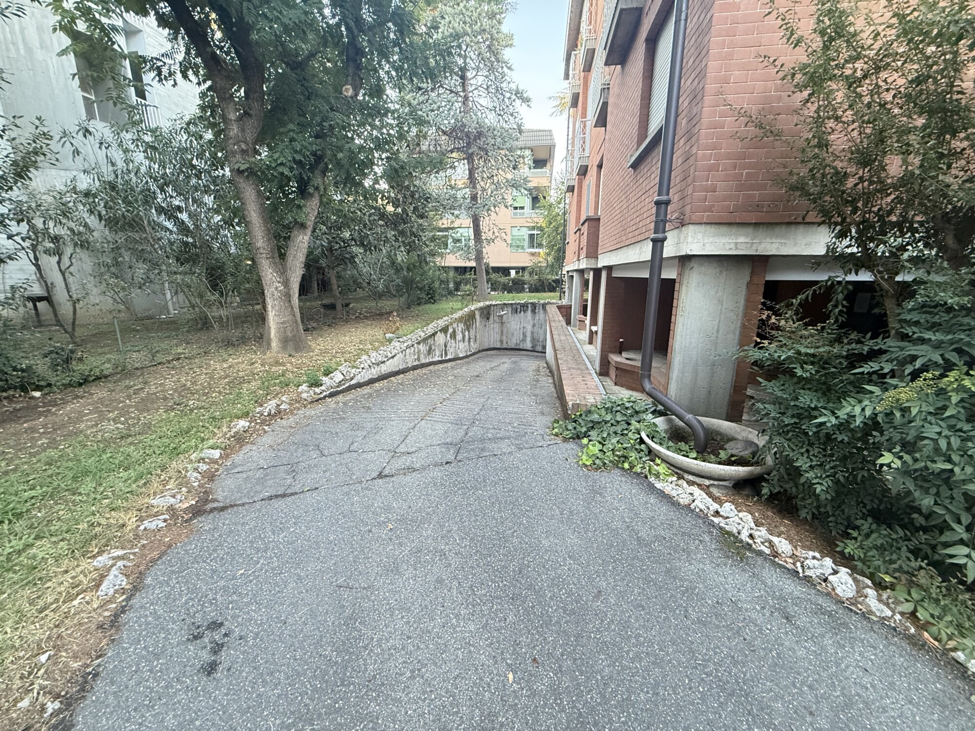 QUADRILOCALE CON BOX AUTO IN PICCOLA PALAZZINA