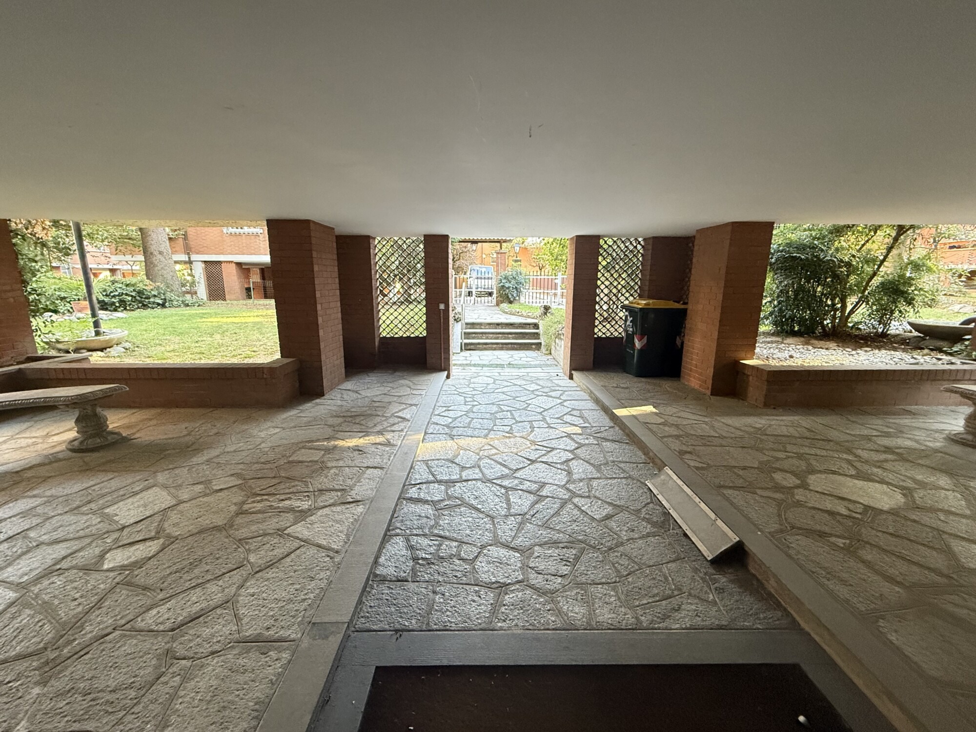 QUADRILOCALE CON BOX AUTO IN PICCOLA PALAZZINA