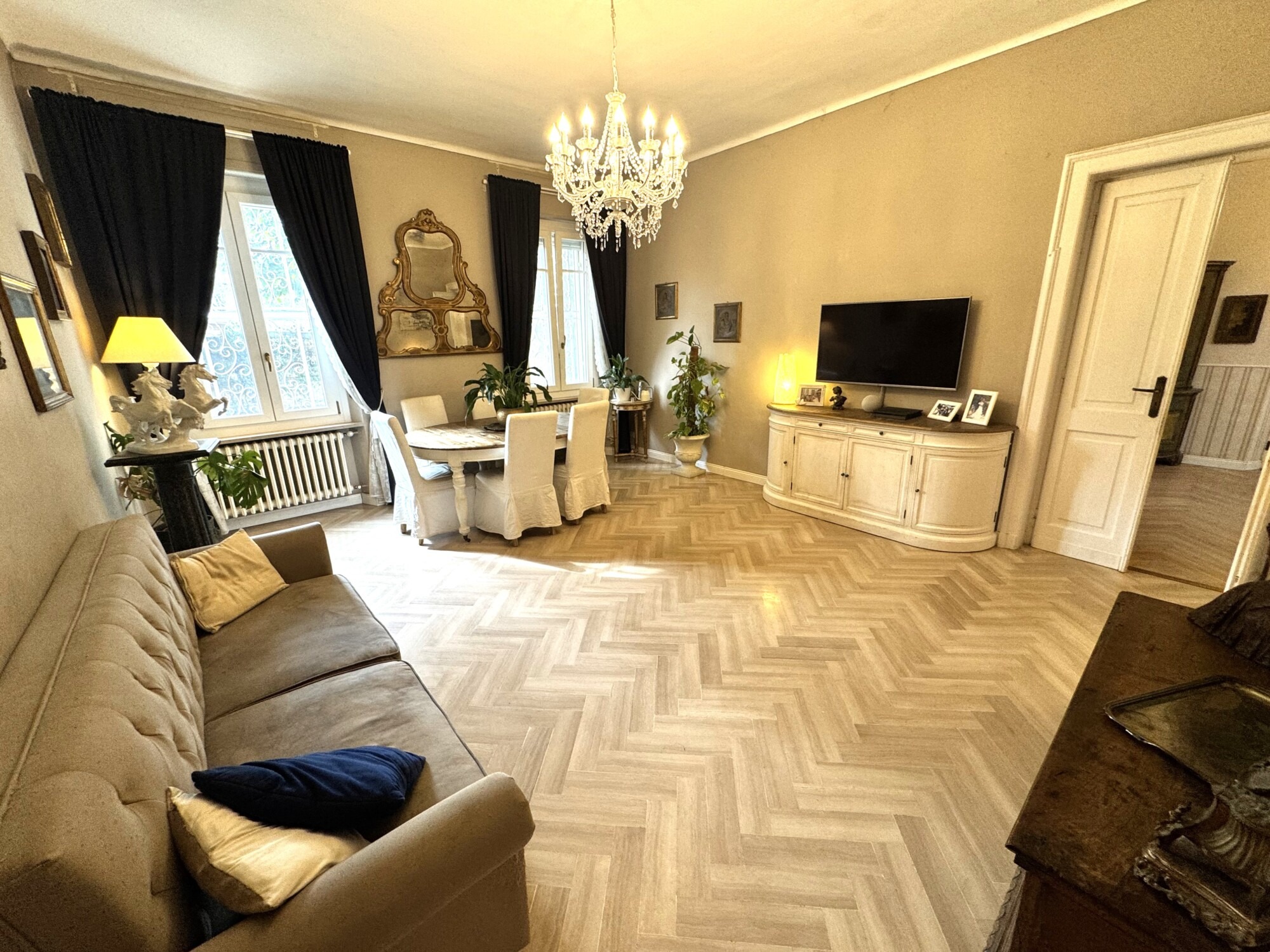 VILLETTA IN STILE LIBERTY CON GIARDINO PRIVATO