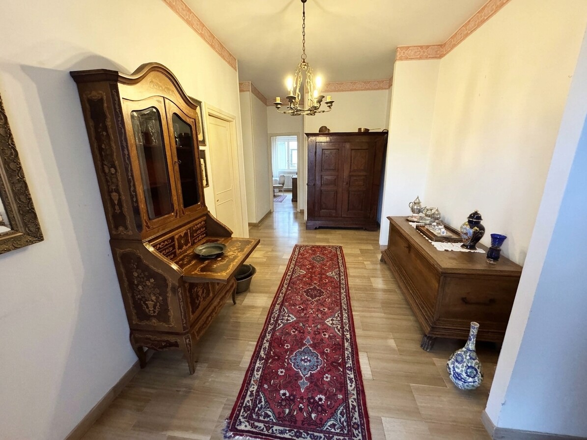 VILLA BIFAMILIARE CON AMPIO GIARDINO PRIVATO