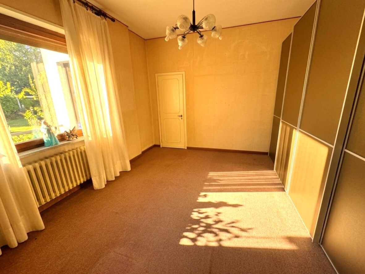 VILLA BIFAMILIARE CON AMPIO GIARDINO PRIVATO
