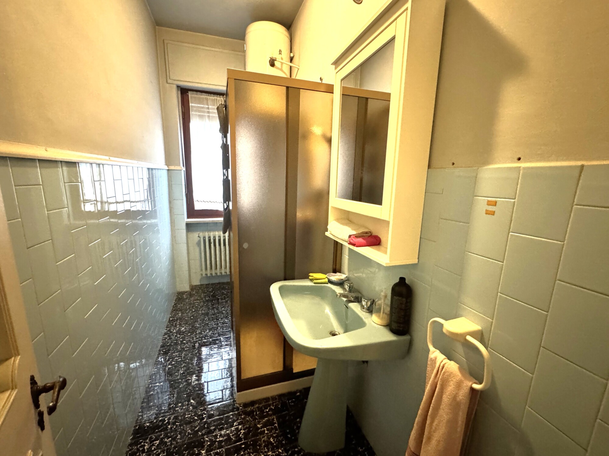 VILLA BIFAMILIARE CON AMPIO GIARDINO PRIVATO
