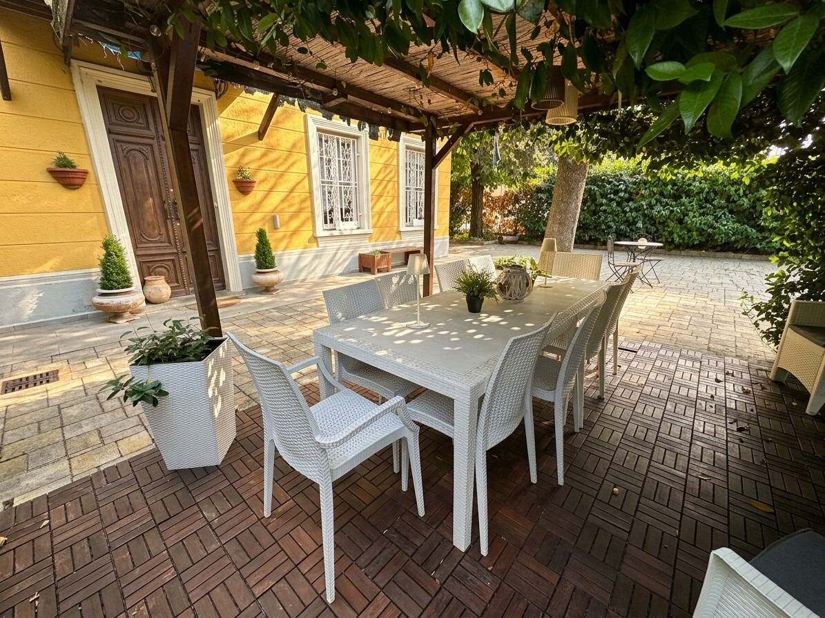 VILLETTA IN STILE LIBERTY CON GIARDINO PRIVATO