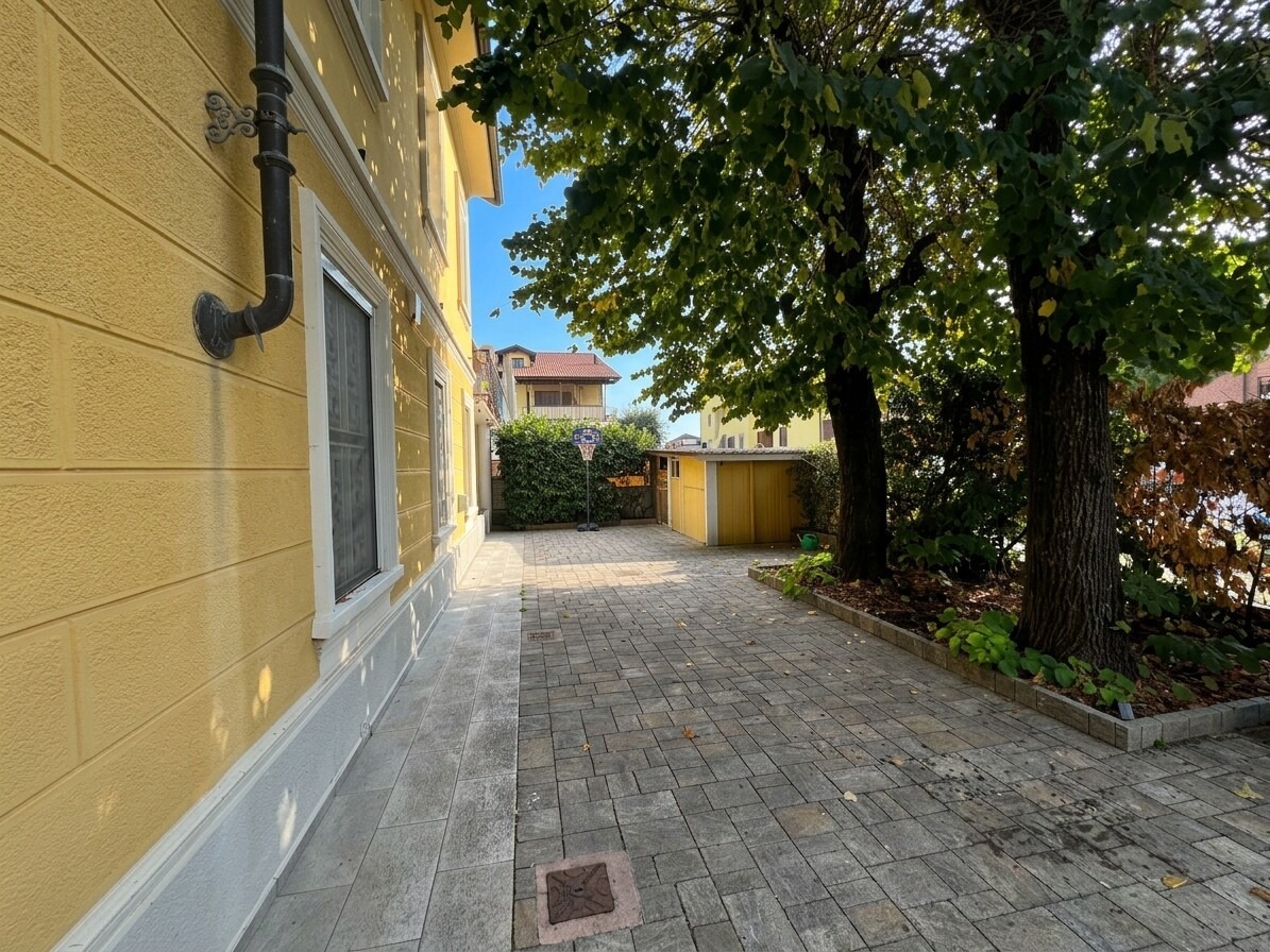VILLETTA IN STILE LIBERTY CON GIARDINO PRIVATO