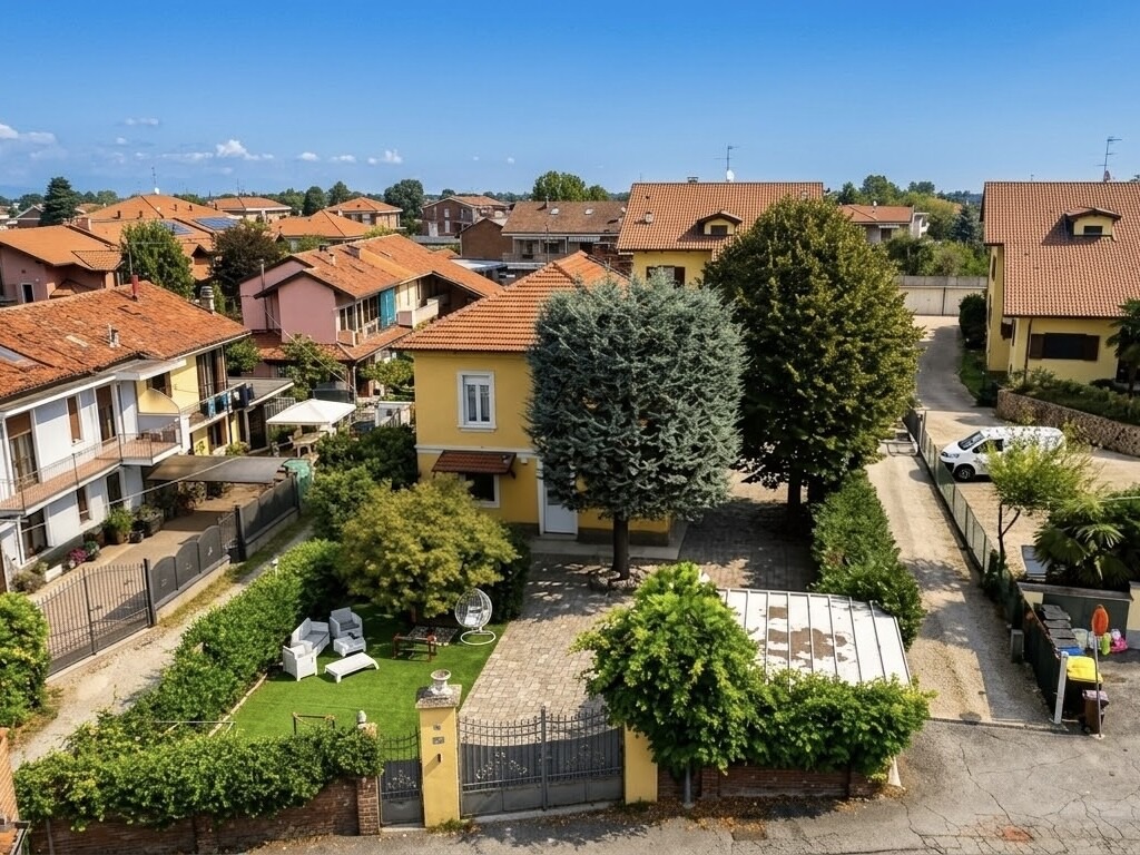 VILLETTA IN STILE LIBERTY CON GIARDINO PRIVATO