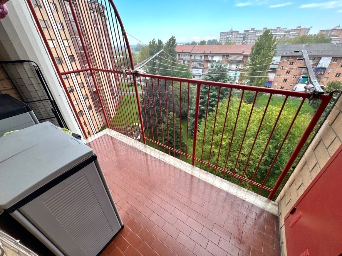 QUADRILOCALE AL PIANO ALTO E PANORAMICO