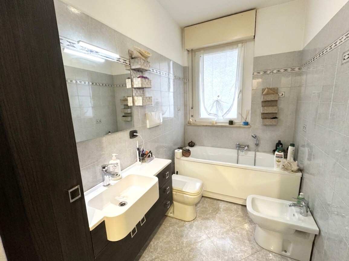 LARGO DELLE ALPI – BILIVELLI MQ. 123 CON TERRAZZO.