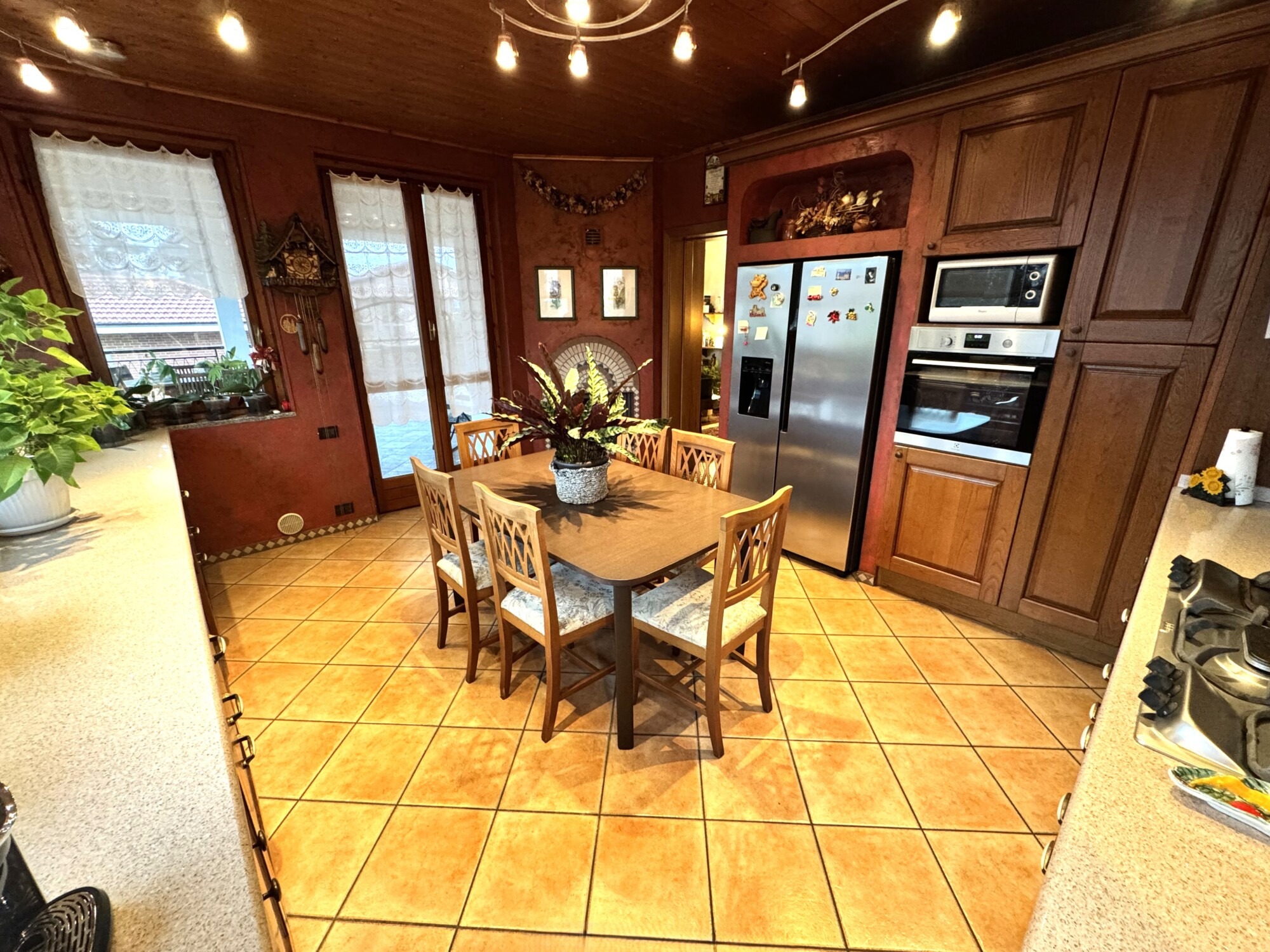 VILLA BIFAMILIARE CON AMPIO GIARDINO PRIVATO